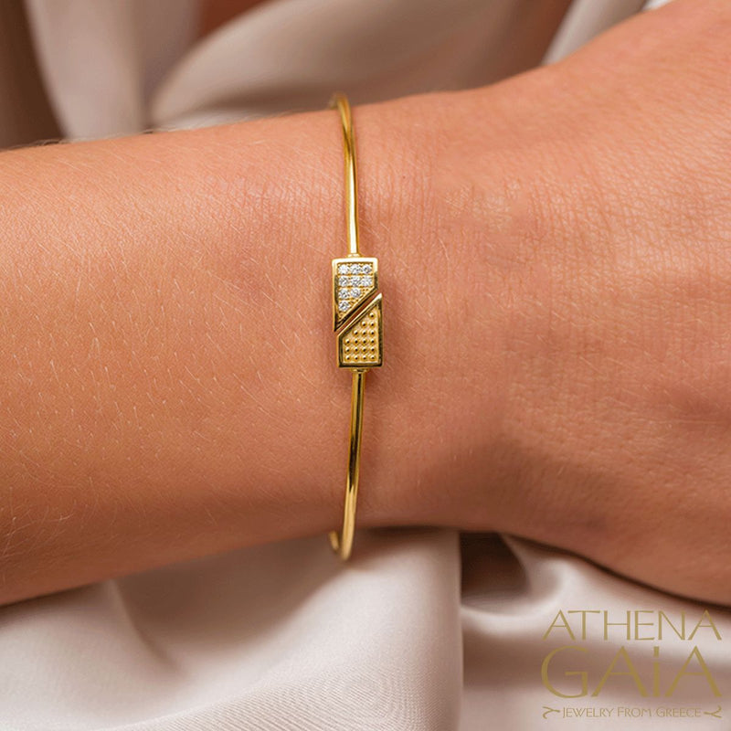Royal Heritage Rectagle Head Bangle Bracelet - 18k Gold Bracelet