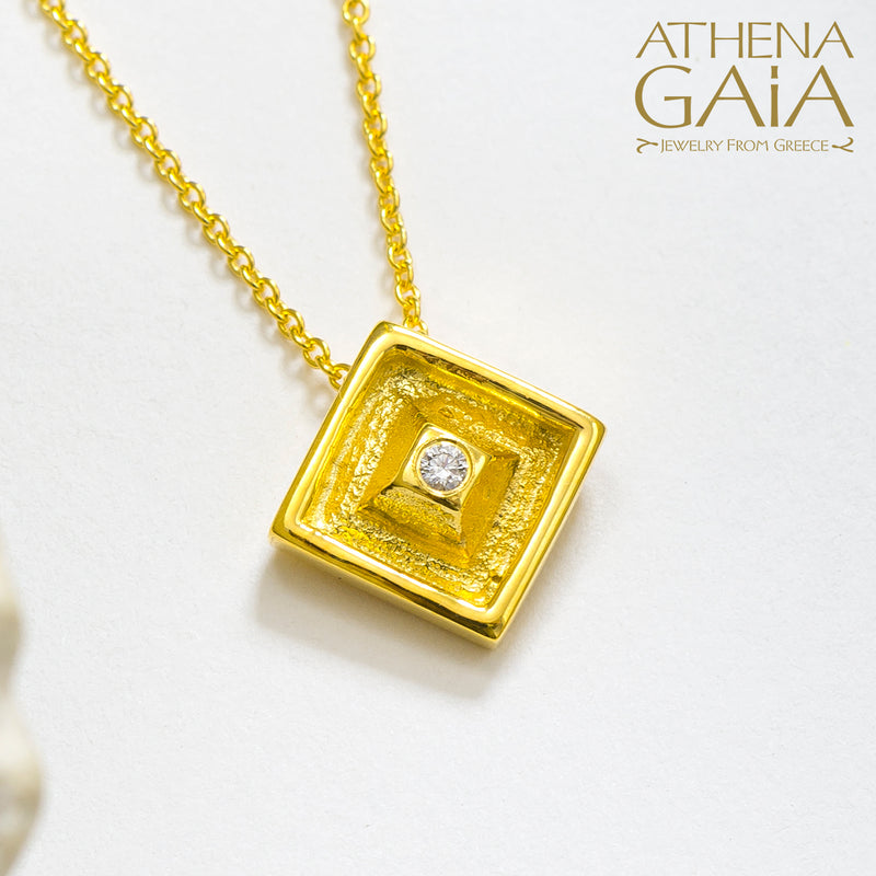 Shadow And Light Center Diamond Necklace