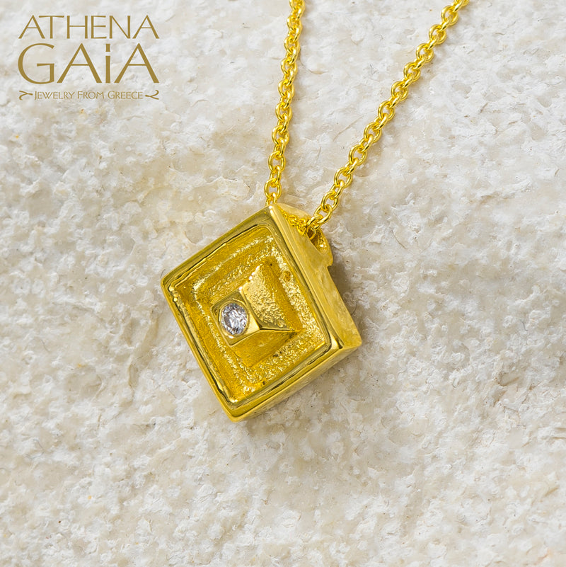 Shadow And Light Center Diamond Necklace