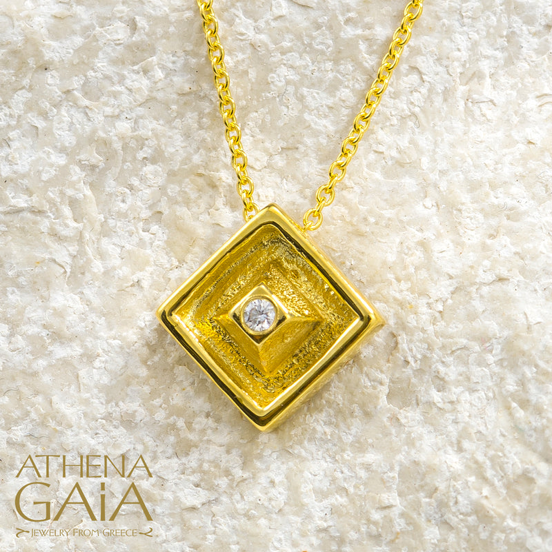 Shadow And Light Center Diamond Necklace