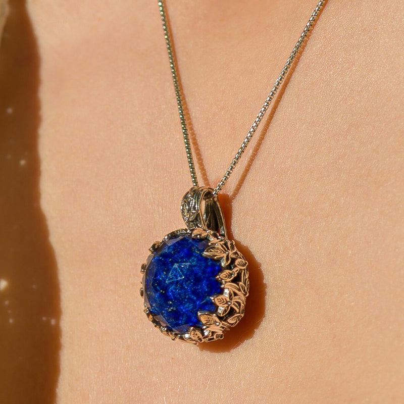 Pop Rocks (Large) Ivy Bezel Round Pendant - Sterling Silver Pendant