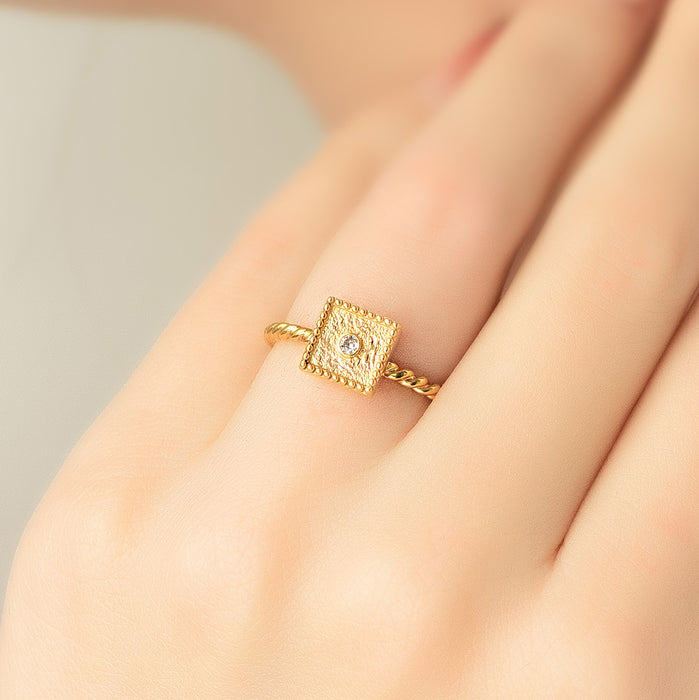 Geometric Twisted Band Square Ring