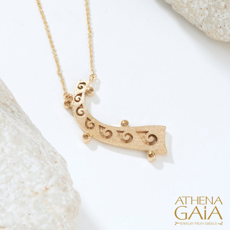 Mythical Hanging Argonaut Pendant Necklace - 18k Gold Necklace