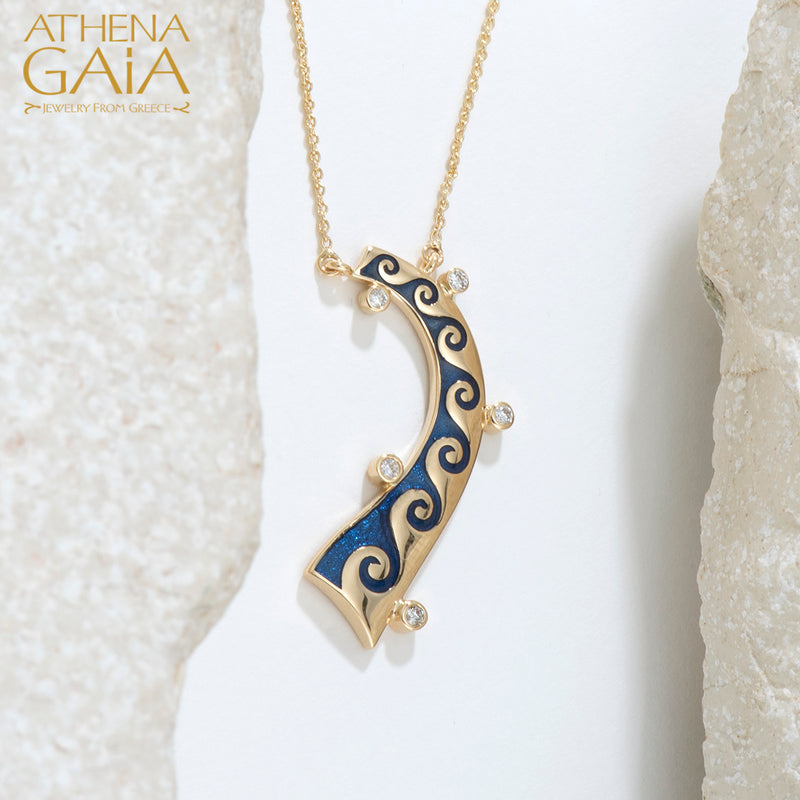 Mythical Hanging Argonaut Pendant Necklace - 18k Gold Necklace